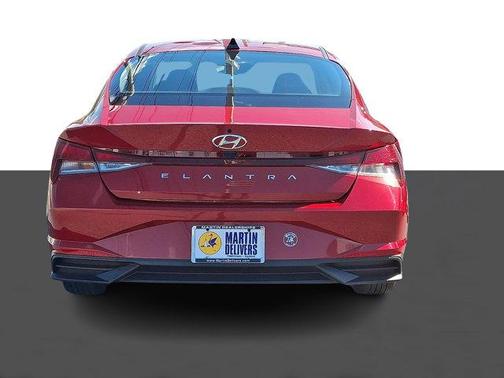 2023 Hyundai ELANTRA SE