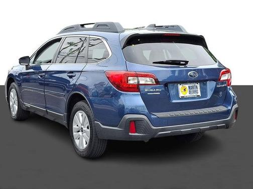 Abyss Blue Pearl 2019 Subaru Outback 2.5i Premium