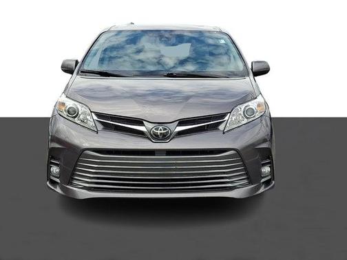 2020 Toyota Sienna XLE