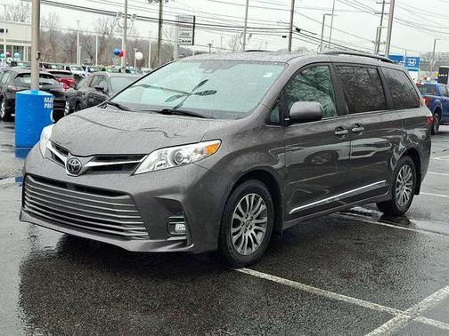 2020 Toyota Sienna XLE