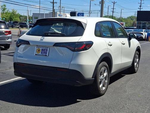 Platinum White Pearl 2024 Honda HR-V LX