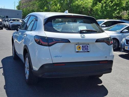 Platinum White Pearl 2024 Honda HR-V LX