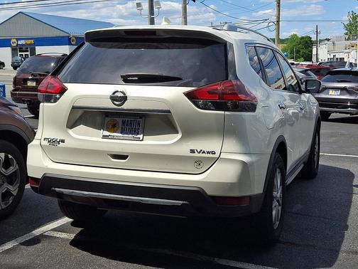 Pearl White 2018 Nissan Rogue SV