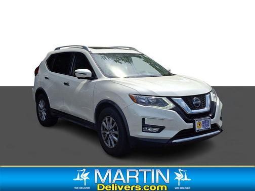 Pearl White 2018 Nissan Rogue SV