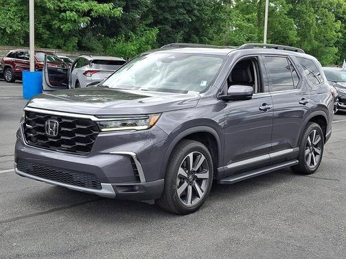 Modern Steel Metallic 2024 Honda Pilot Touring 8-Passenger