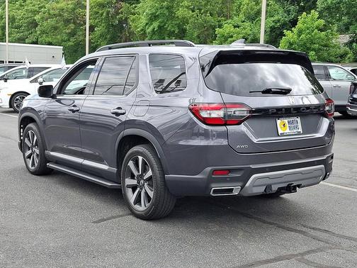 Modern Steel Metallic 2024 Honda Pilot Touring 8-Passenger