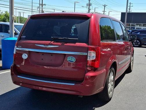 2016 Chrysler Town & Country Touring