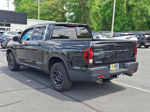 Crystal Black Pearl 2025 Honda Ridgeline RTL