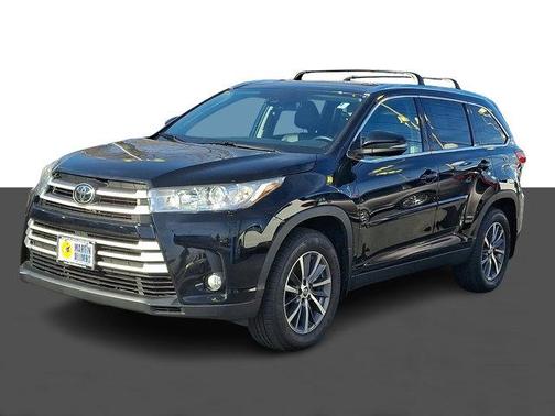 Midnight Black Metallic 2019 Toyota Highlander XLE