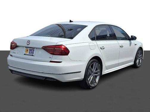 2018 Volkswagen Passat 2.0T R-Line