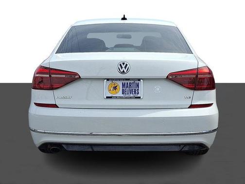 2018 Volkswagen Passat 2.0T R-Line