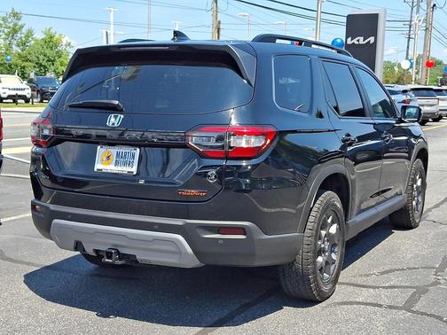 Crystal Black Pearl 2025 Honda Pilot TrailSport