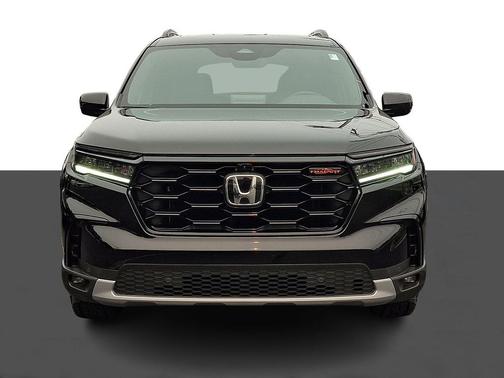 Crystal Black Pearl 2025 Honda Pilot TrailSport