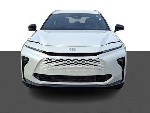 2025 Toyota Crown Signia XLE