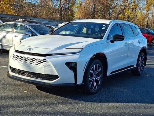 2025 Toyota Crown Signia XLE