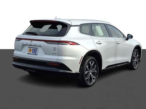 2025 Toyota Crown Signia XLE