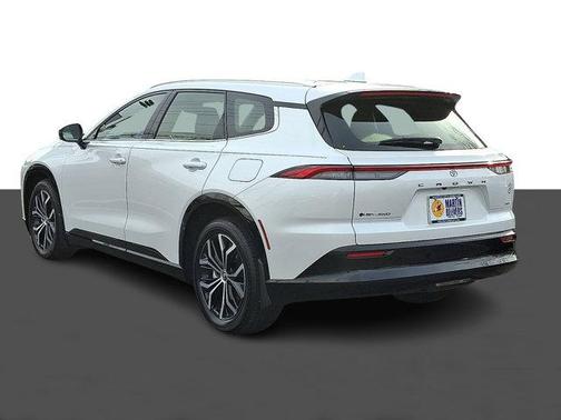 2025 Toyota Crown Signia XLE