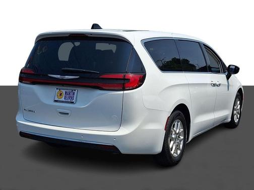 Bright White Clearcoat 2024 Chrysler Pacifica Touring L