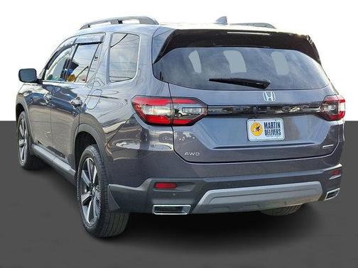 2023 Honda Pilot Touring 8-Passenger