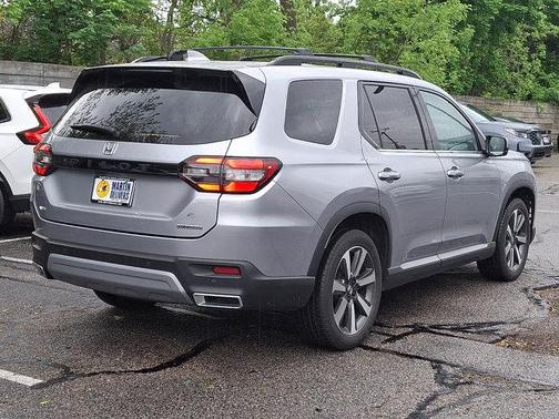Lunar Silver Metallic 2023 Honda Pilot Touring 8-Passenger