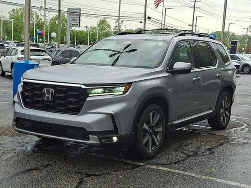 Lunar Silver Metallic 2023 Honda Pilot Touring 8-Passenger