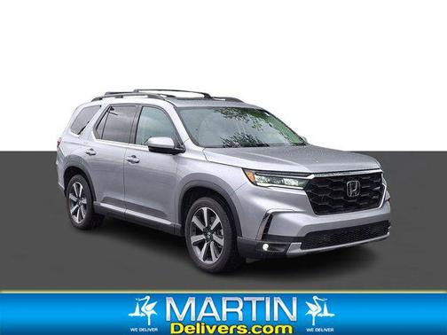 Lunar Silver Metallic 2023 Honda Pilot Touring 8-Passenger