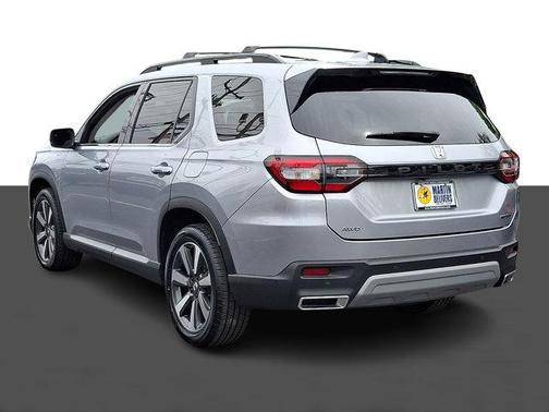 Lunar Silver Metallic 2023 Honda Pilot Touring 8-Passenger