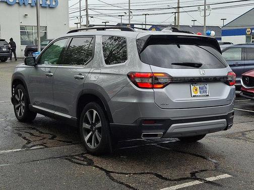 Lunar Silver Metallic 2023 Honda Pilot Touring 8-Passenger