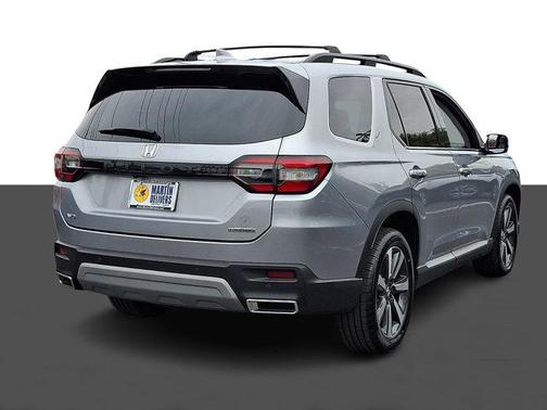 Lunar Silver Metallic 2023 Honda Pilot Touring 8-Passenger