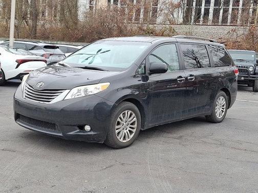 2013 Toyota Sienna XLE