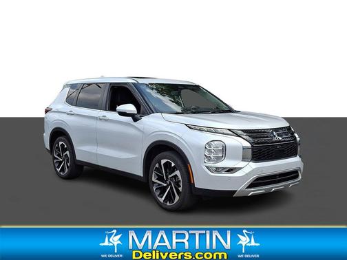 White Diamond 2024 Mitsubishi Outlander SE