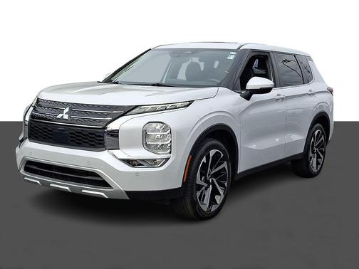 White Diamond 2024 Mitsubishi Outlander SE