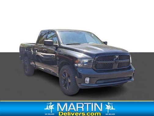 Brilliant Black Crystal Pearlcoat 2015 RAM 1500 Tradesman/Express