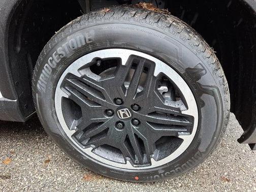 Platinum White Pearl 2026 Honda Pilot Touring 8-Passenger