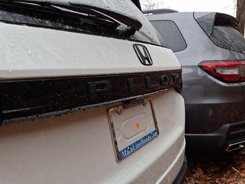 Platinum White Pearl 2026 Honda Pilot Touring 8-Passenger