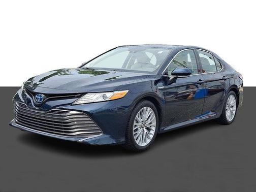 2020 Toyota Camry Hybrid XLE