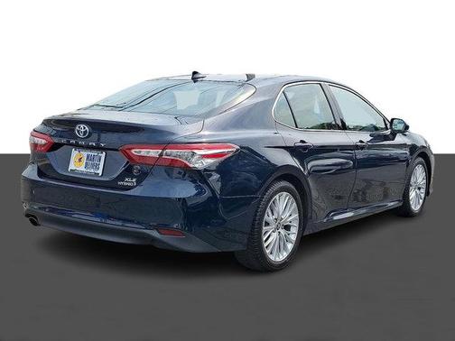 2020 Toyota Camry Hybrid XLE