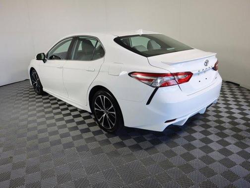 Photo 4 of 21 of 2020 Toyota Camry SE