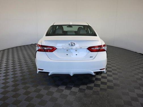 Photo 5 of 21 of 2020 Toyota Camry SE