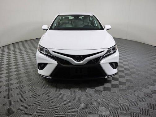 Photo 2 of 21 of 2020 Toyota Camry SE