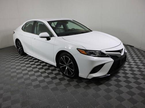 Photo 1 of 21 of 2020 Toyota Camry SE