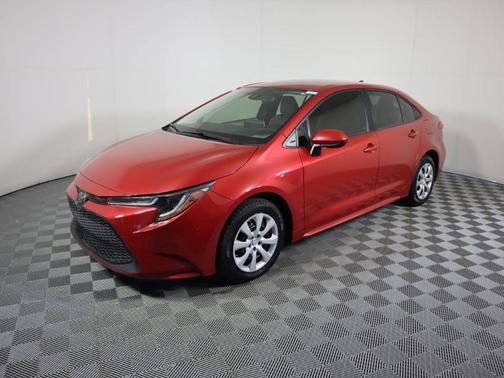 Photo 3 of 21 of 2020 Toyota Corolla LE