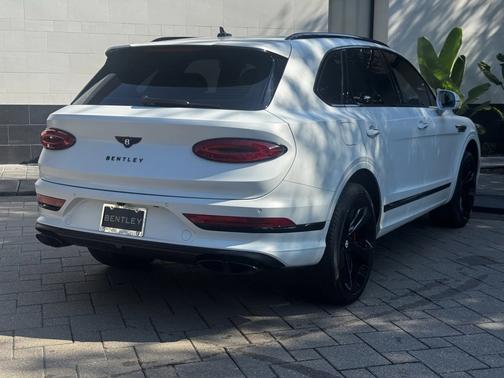 2024 Bentley Bentayga V8