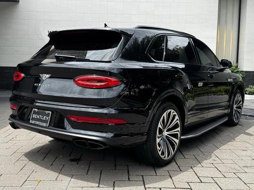 2023 Bentley Bentayga Azure V8