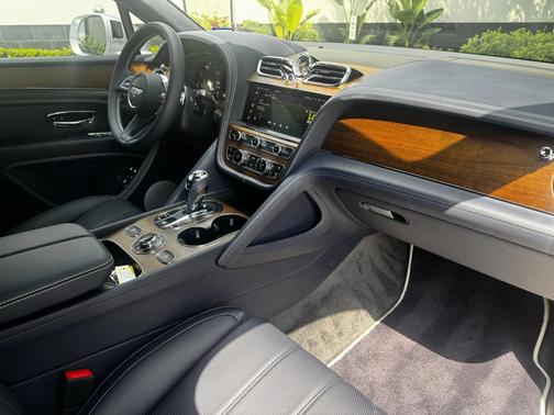 2023 Bentley Bentayga V8