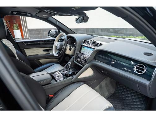 2023 Bentley Bentayga EWB Azure V8
