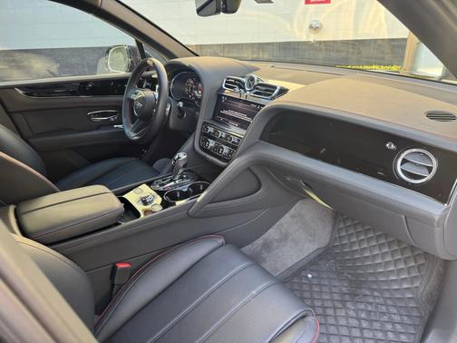 2024 Bentley Bentayga EWB V8