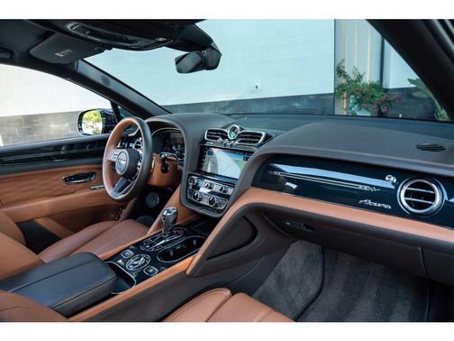 2023 Bentley Bentayga EWB Azure V8