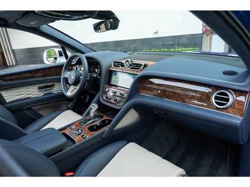 2024 Bentley Bentayga Azure V8