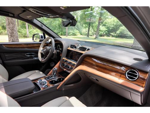 2024 Bentley Bentayga EWB Mulliner V8